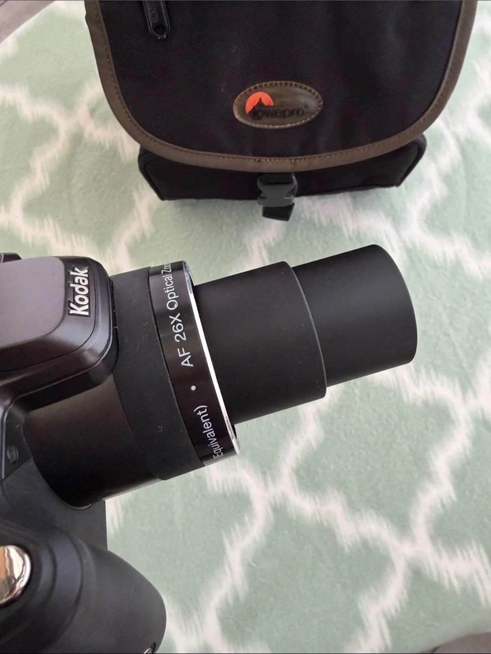 Kodak Black EasyShare Z981 Digital Camera with Black Carry Bag